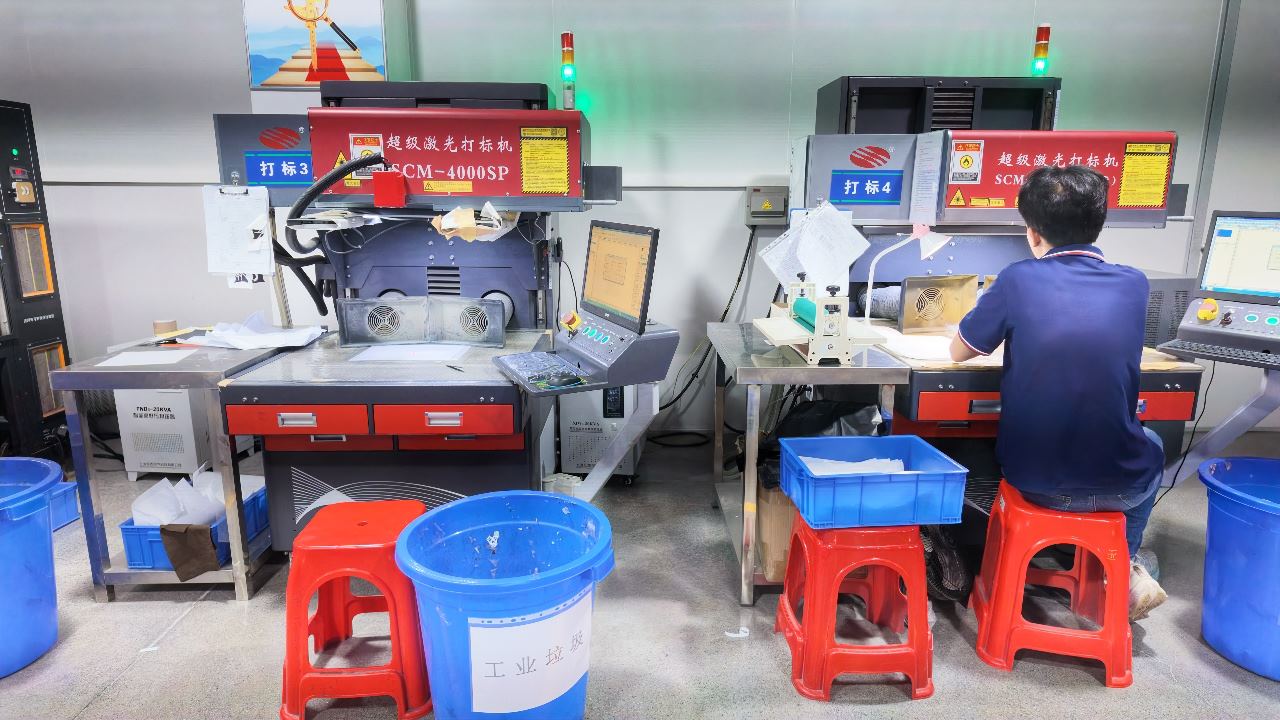 镭射切割设备与作业区域实景